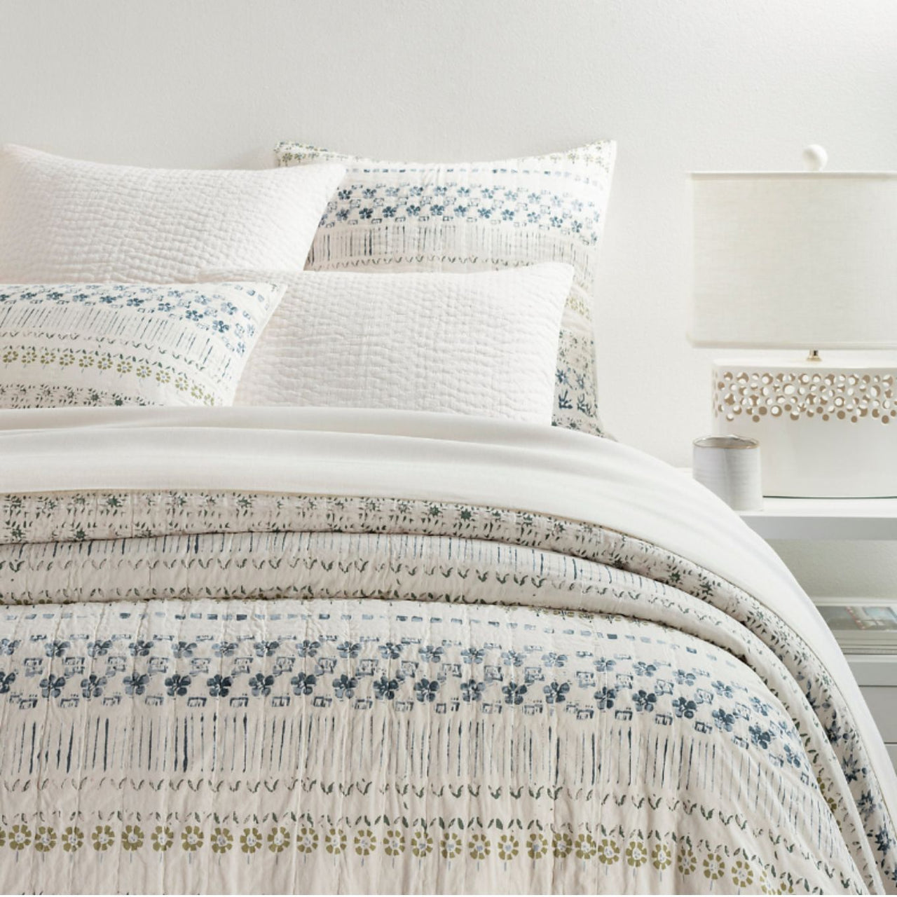 Bedding Hawthorn Neutral Coverlet