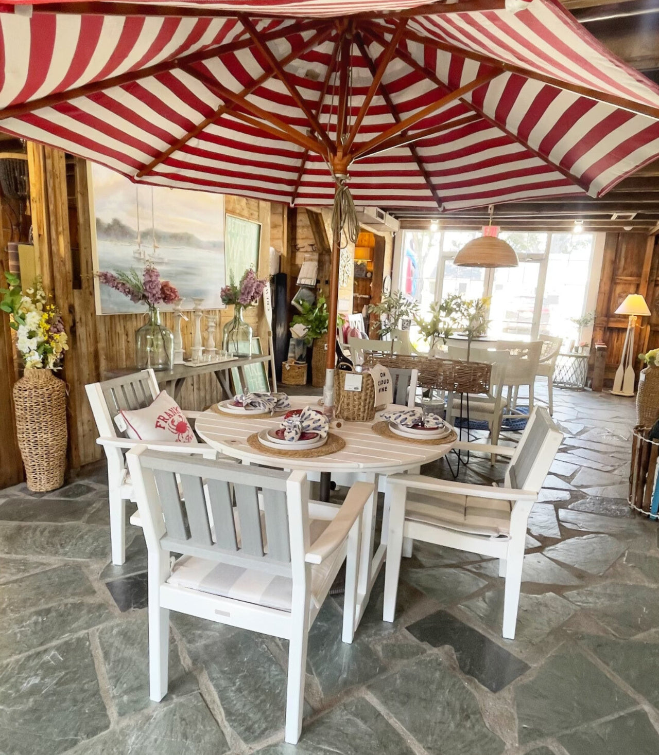 Seaside Round Greenwich Dining Set